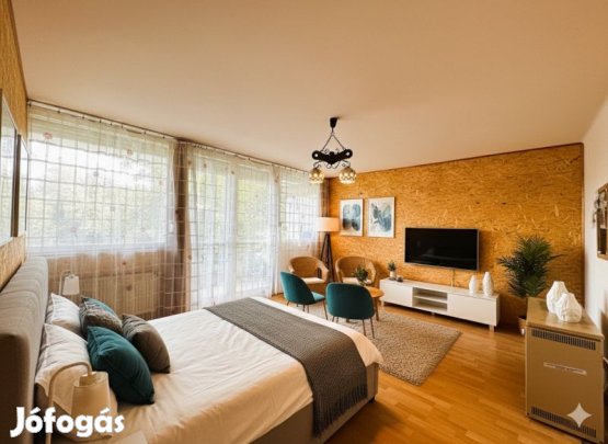 Harkányban a Bartók Béla utcában 35 m-es nyaraló eladó!