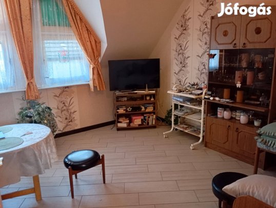 Harkányban a főutcán lakás eladó