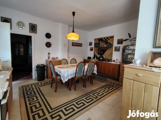 Harkányban eladó családi ház.