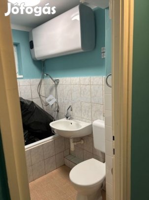 Harkányi 17 nm-es lakás eladó