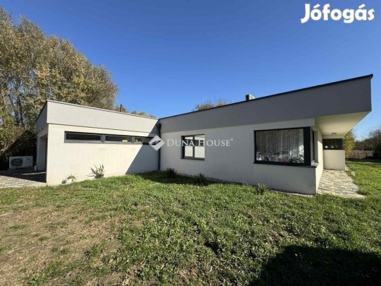 Harkányi 181 nm-es ház eladó