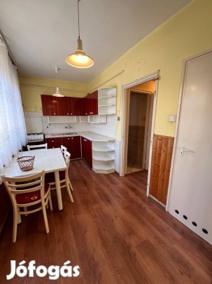 Harmadik emeleti tégla lakás Nagykanizsán