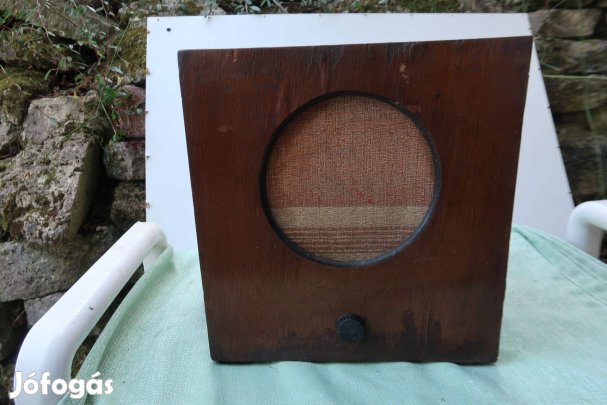Harmincas évekbeli amatőr rádiódoboz hangszóróval selyemmel