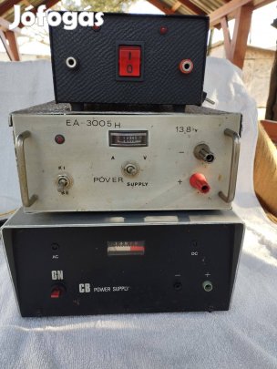 Három darab 13.8 tápegység 5.8.14.amper