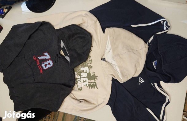 Három darab márkás pulóver 152-es méretben