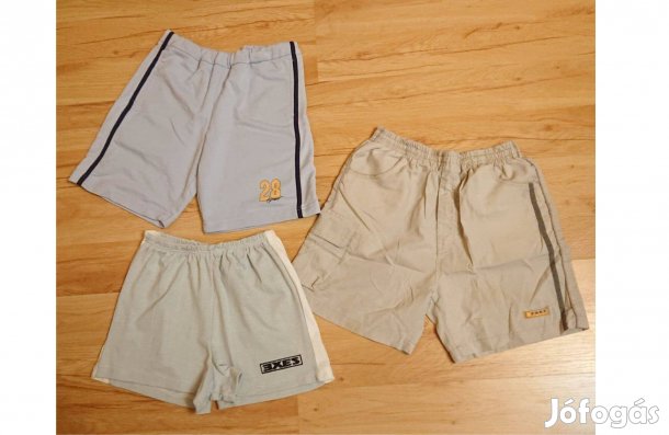 Három darab világos rövidnadrág fiúnak kb. 8 - 10 évesnek