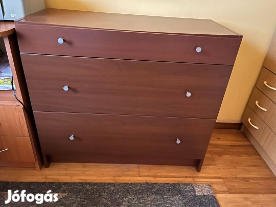 Három fiókos komód 91*42*79 méretben eladó