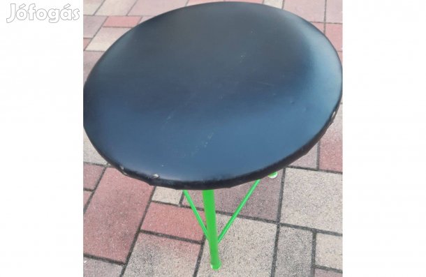 Három lábú kinti szék