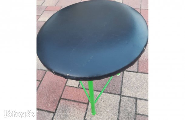 Három lábú kinti szék