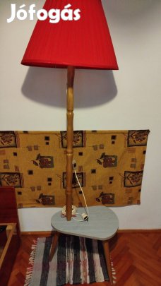 Három lábú lámpa