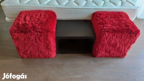 Három részes szállodai ágyvég, piros puffokkal