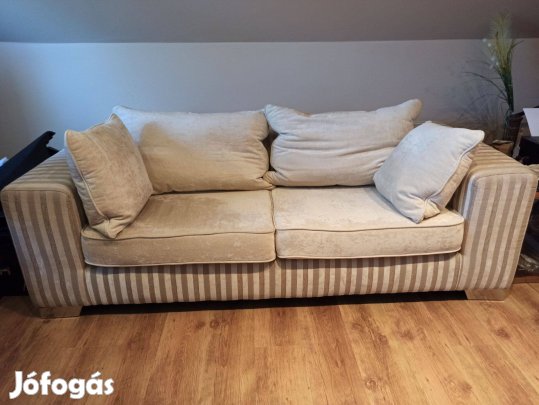 Három személyes kanapé