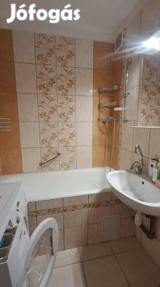 Három szoba, három loggia különleges lakás eladó Debrecen szívében!