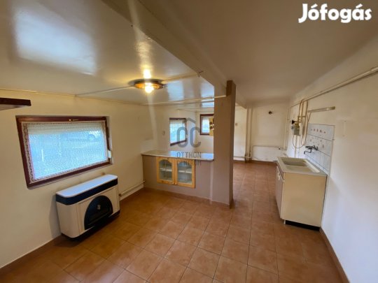 Három szoba, tágas telek, rengeteg potenciál