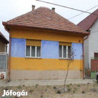 Három szobás felújítandó családi ház Bagon eladó