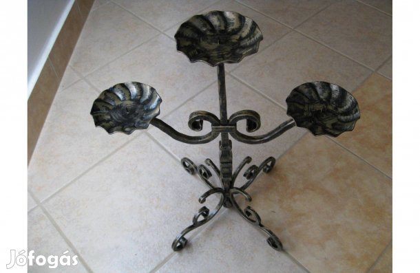 Háromágú kovácsoltvas gyertyatartó