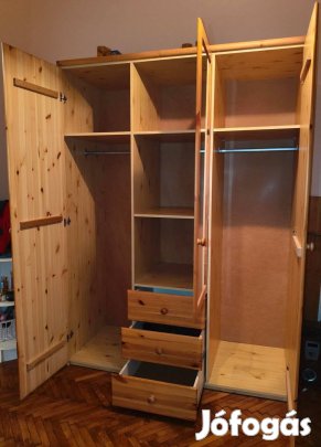 Háromajtós szekrény