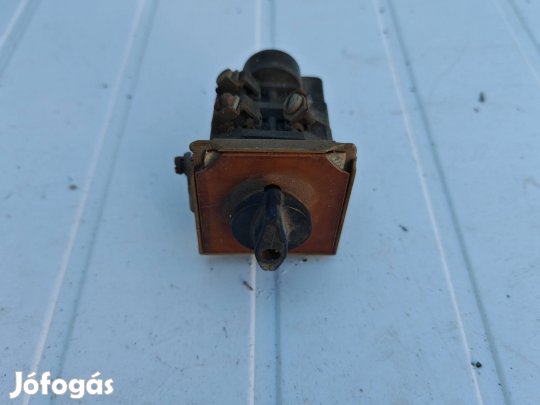 Háromfázisú kapcsoló