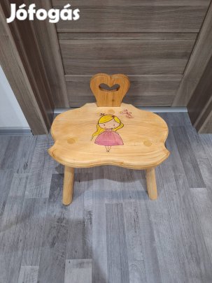 Háromlábú kisszék