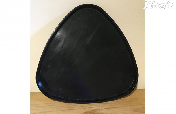 Háromszög műanyag tálca - fekete