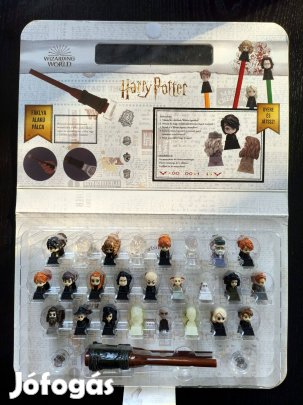 Harry Potter Wizzis figurák - gyűjtődobozban fáklya alakú pálcával
