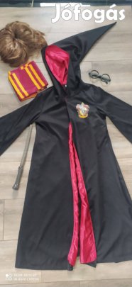Harry Potter jelmez szett 9-10 év: köpeny, sál, bot, szemüveg, paróka