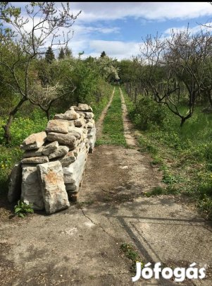 Hasított bazalt falazókövek