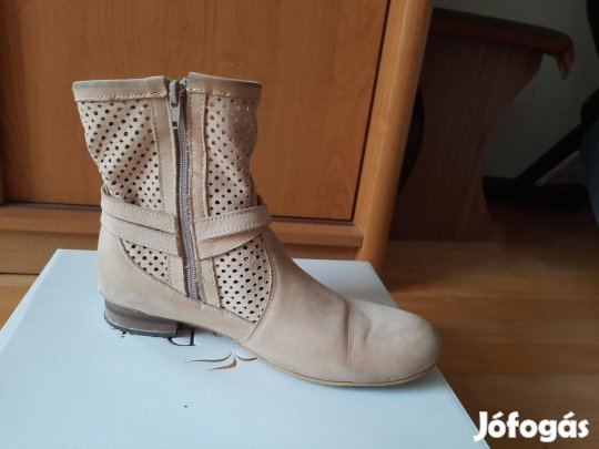 Hasított bőr női bokacsizma