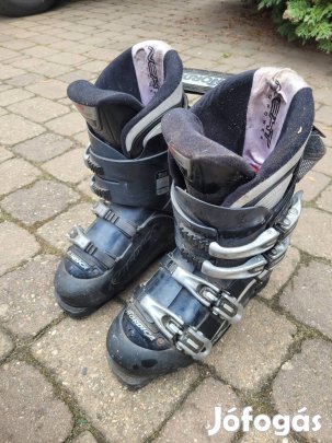 Használt 38/39-es női Nordica síbakancs Budaörsön 