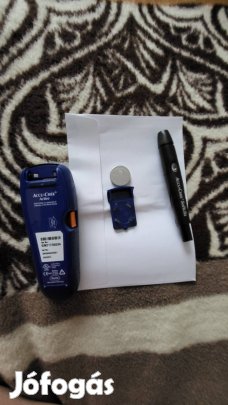 Használt Accu-Chek Active vércukormérő készülék. 