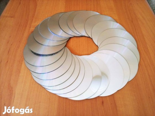 Használt CD kreatív célokra pl. festett dísz, dekoráció