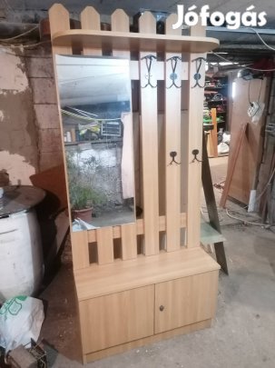 Használt Jó állapotú előszoba fal eladó