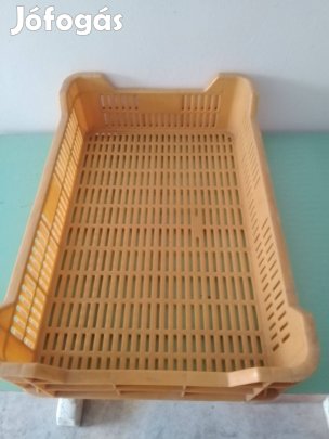 Használt M-10 műanyag rekesz eladó