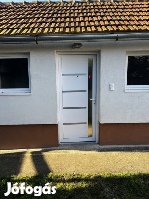 Használt, bontott, hőszigetelt bejárati ajtó műanyag