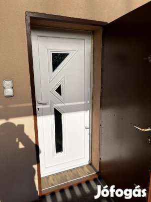 Használt, bontott műanyag, hőszigetelt bejárati ajtó