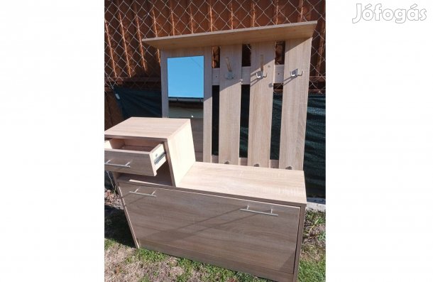 Használt, de jó állapotban lévő előszobai cipőtartó és tükrös felső ré