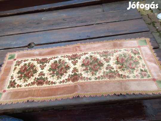 Használt ,de jó állapotu faliszönyegek,asztalteritők eladók