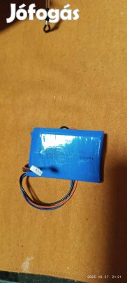Használt akkumulátor 7.4v 2000mah 14.8WH, két évet folyamatosan üzemel