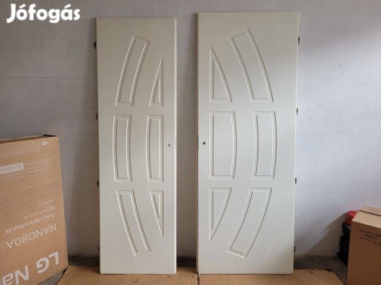 Használt beltéri 2 db festett fehér ajtó lap ajtólap