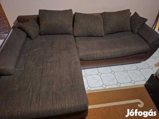 Használt de jó állapotú kanappé eladó.