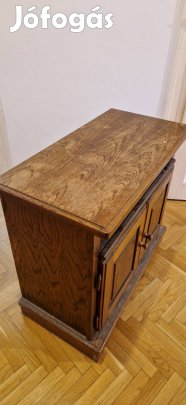 Használt de jó állapotú kisszekrény eladó