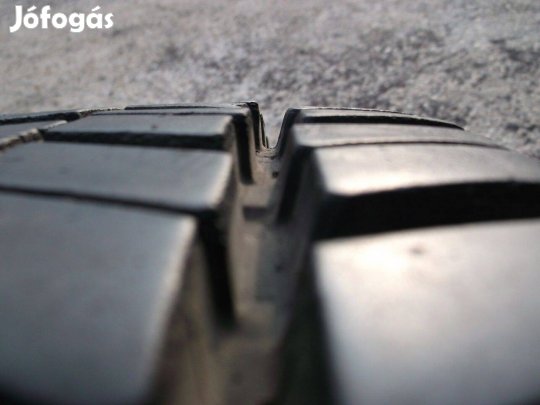 Használt és új 235/75R17.5 húzó hajtott teherautógumik Semperit 235 75