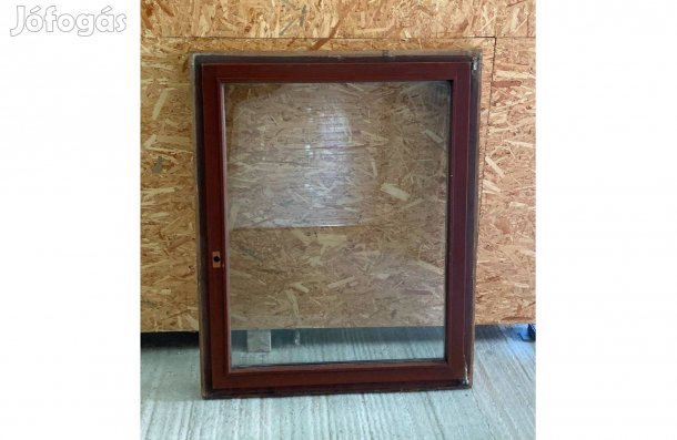 Használt fa ablak 107x136-os méretben