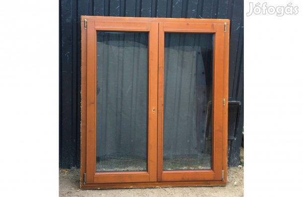 Használt fa ablak 129x148-as méretben