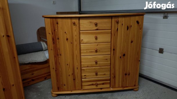 Használt fenyőbútor
