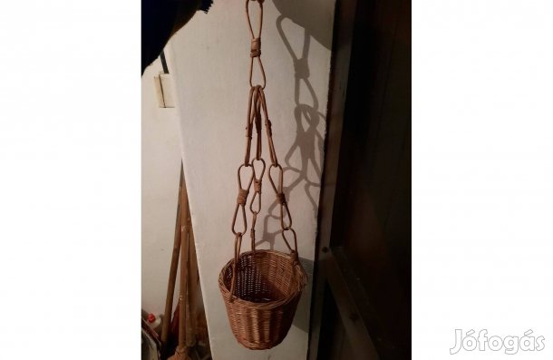 Használt függő fonott kosár virágtartó