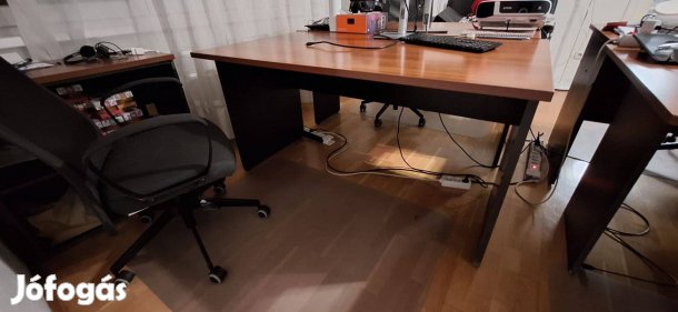 Használt íróasztal eladó - Bp. VII. kerület