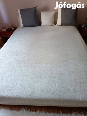 Használt jó állapotú franciaágyat kínálok eladásra. Méret 160 x200