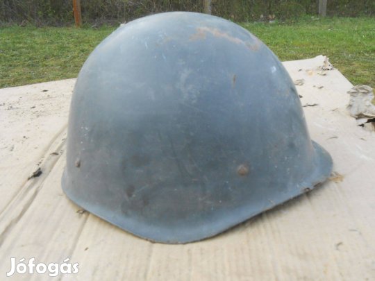 Használt katonai sisak -fejfedő gyűjtőknek,hagyatékból Tapolcán eladó