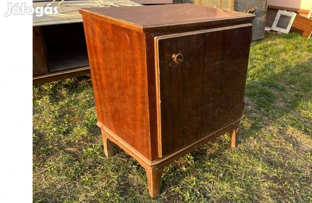 Használt kis méretű szekrény